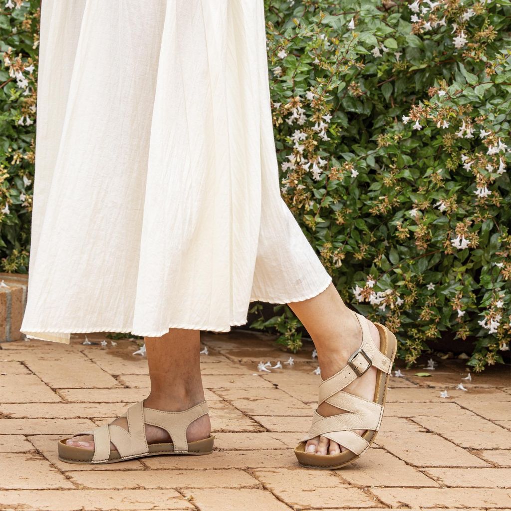 Sandalias Barefoot Horizon Nobuck Crema