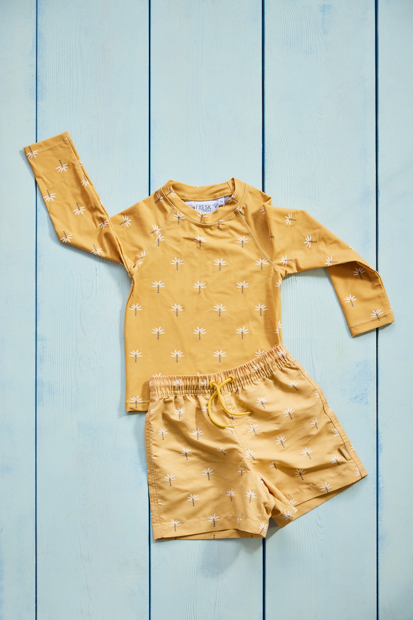 Fresk - Camiseta Palmera Mostaza - Protección UPF 50+